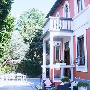 la-villa-bed-breakfast.italymilanhotels.net/